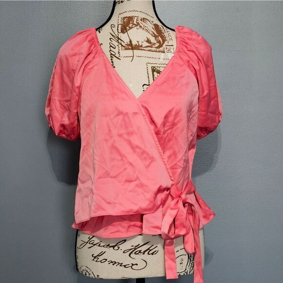 Wayf, NWT pretty coral pink wrap style top. Size Large - Picture 1 of 7